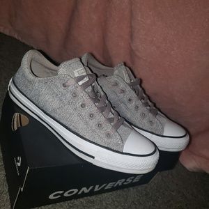 Womens Size 7 Converse